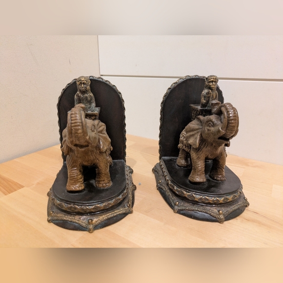 Monkey Riding Elephant Bookends - Picture 2 of 3